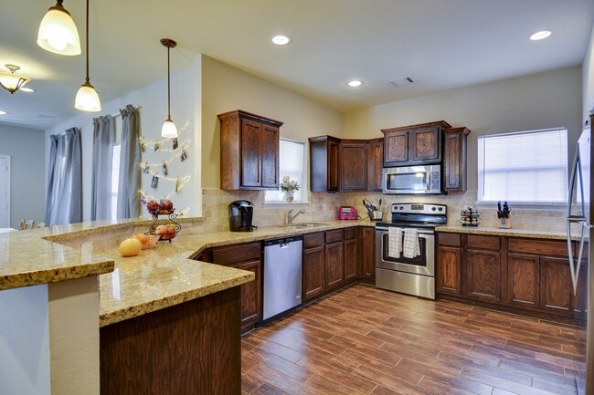 Building Photo - 601 Highlands St