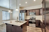 Building Photo - Gorgeous Three Bedroom Townhome; Herriman