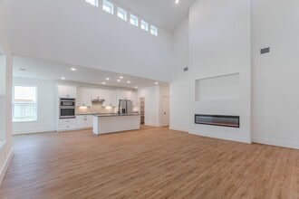 Building Photo - 3203 Hemingway Dr