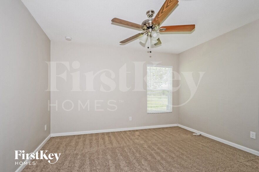 Building Photo - 1525 SW Fresno Rd