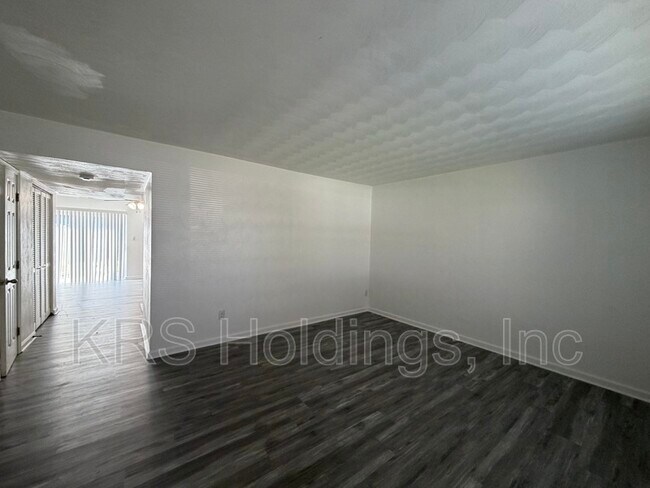Building Photo - 5730 E Hastings Arch