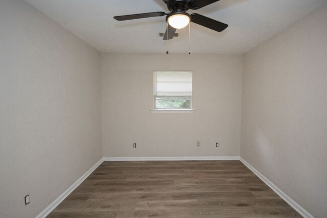 Building Photo - 1011 W Slaton Ave