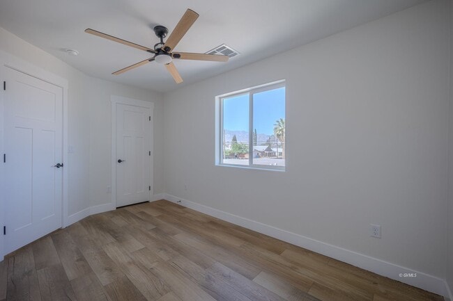 Building Photo - 818 W 7th St