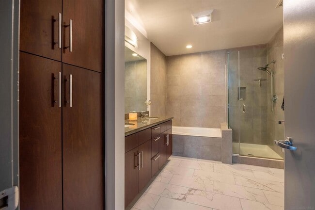 Building Photo - 1050 Island Ave