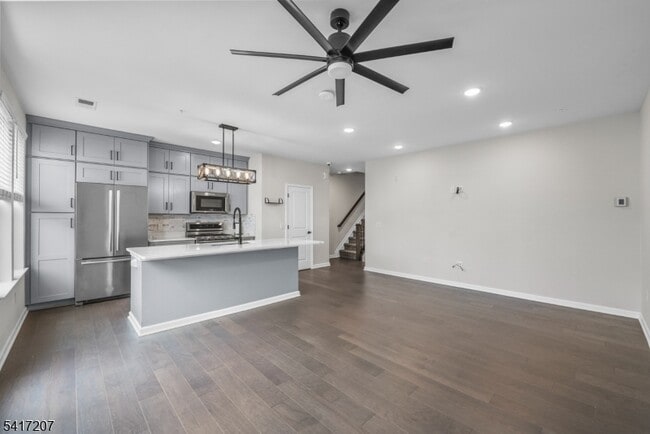 Building Photo - 8 Jessica Ln