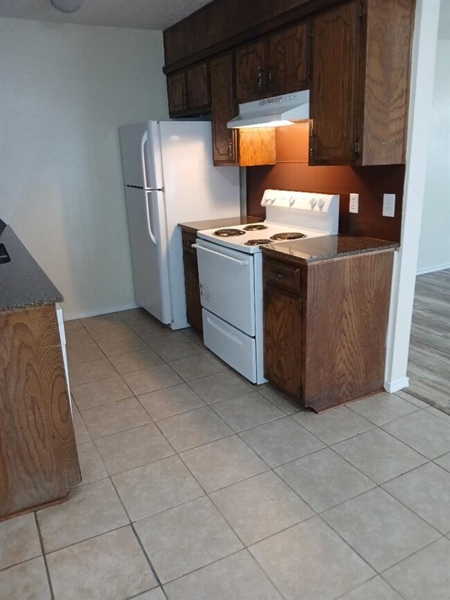 Building Photo - 2111 NW Lindy Ave