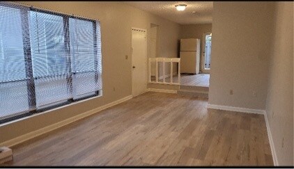 Building Photo - 146 Summerview Dr