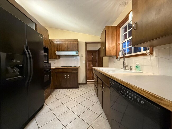 Building Photo - 12915 E Blossey Ave