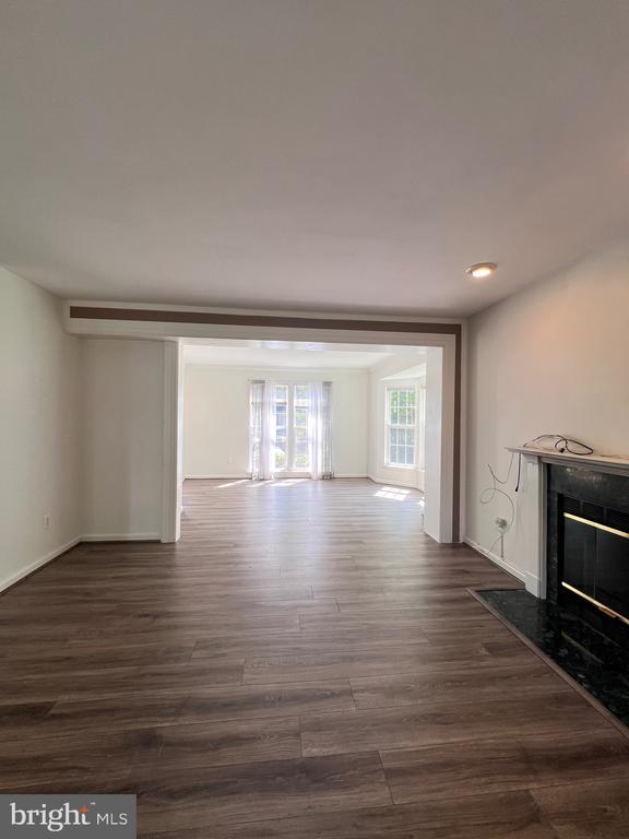Building Photo - 10 Jolie Ct