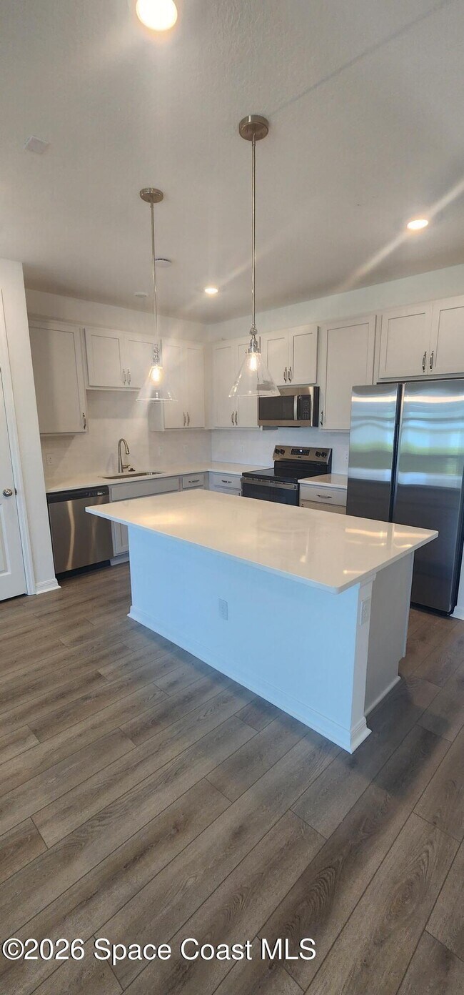 Building Photo - 1379 Bluewater Ln