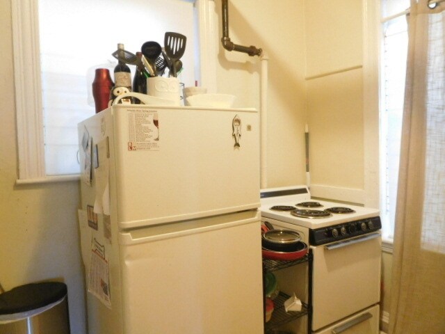 Building Photo - 165 Kelton St