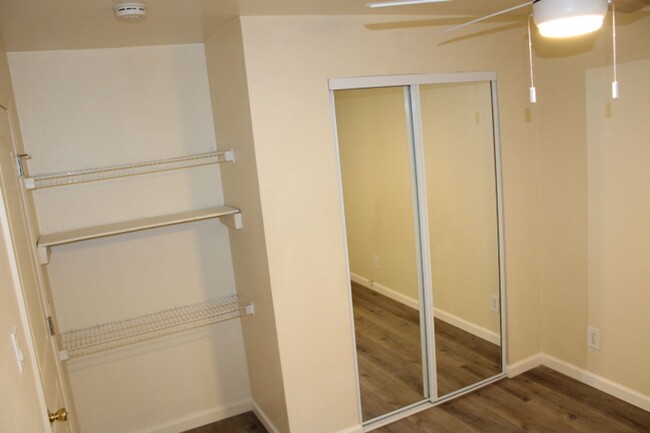 Building Photo - 527 Vaqueros Ave