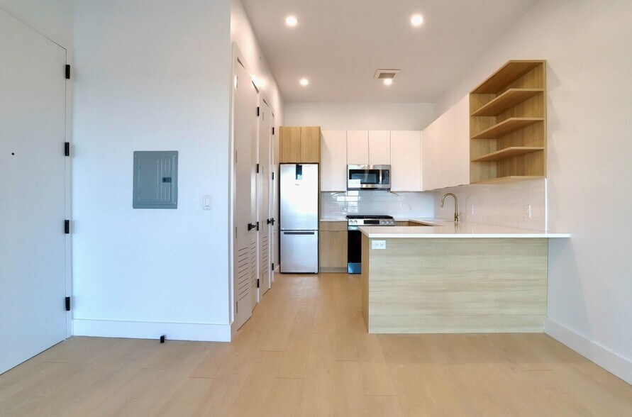 Building Photo - 354 Broadway