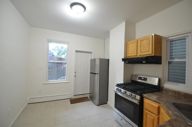 Building Photo - 241 Randolph Ave