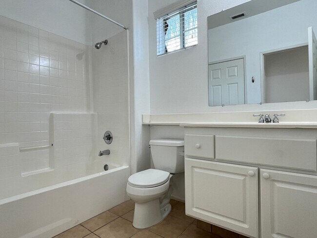 Building Photo - 3 bedroom, 2.5 bath Home for Rent in the Riverwalk