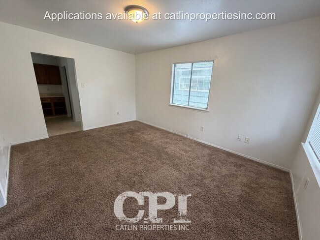 Building Photo - 321 21st Ave