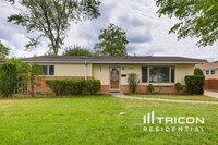 Building Photo - 2629 Fontana Dr