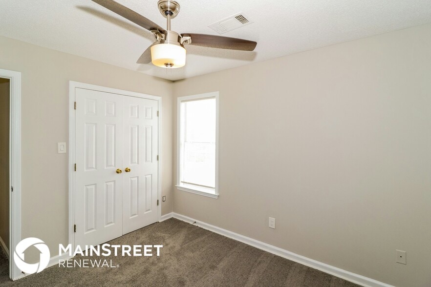 Building Photo - 8890 Hidden Springs Cove