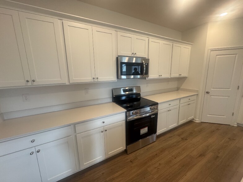 Building Photo - 133 Rolling Mdw Wy