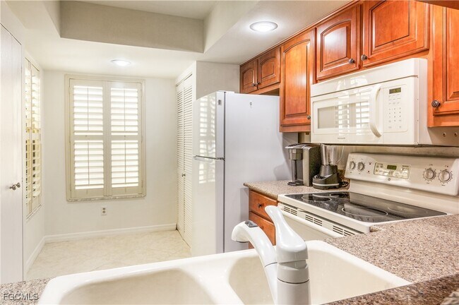 Building Photo - 15126 Parkside Dr