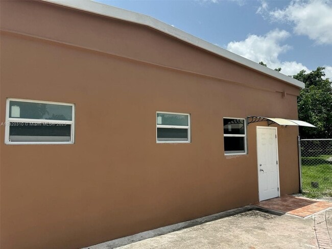 Building Photo - 17625 SW 160th Ave