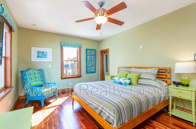 Building Photo - 217 16th St