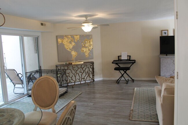 Building Photo - Spacious, Open Floor Plan at the end of 81st Street on the State Park!