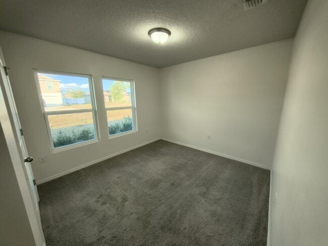 Building Photo - 275 Hyacinth Ct