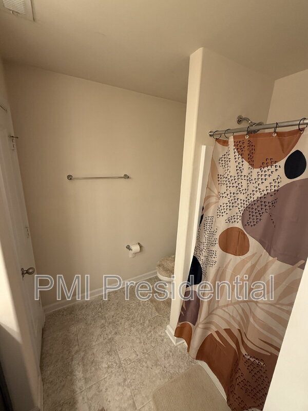 Building Photo - 7044 Hepworth Dr