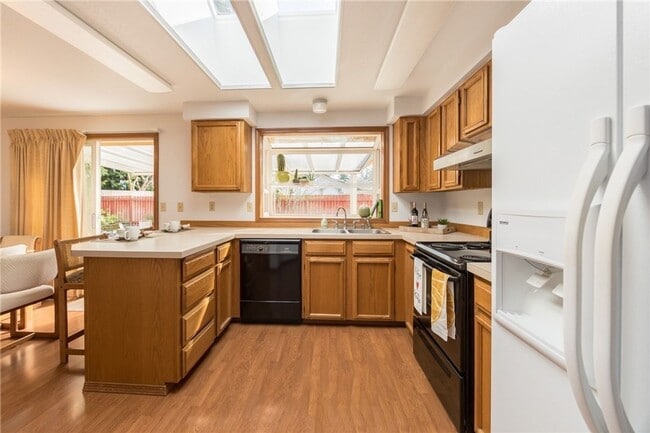 Building Photo - Charming 3BD/2BTH Rambler Home for Lease! Pet Friendly!