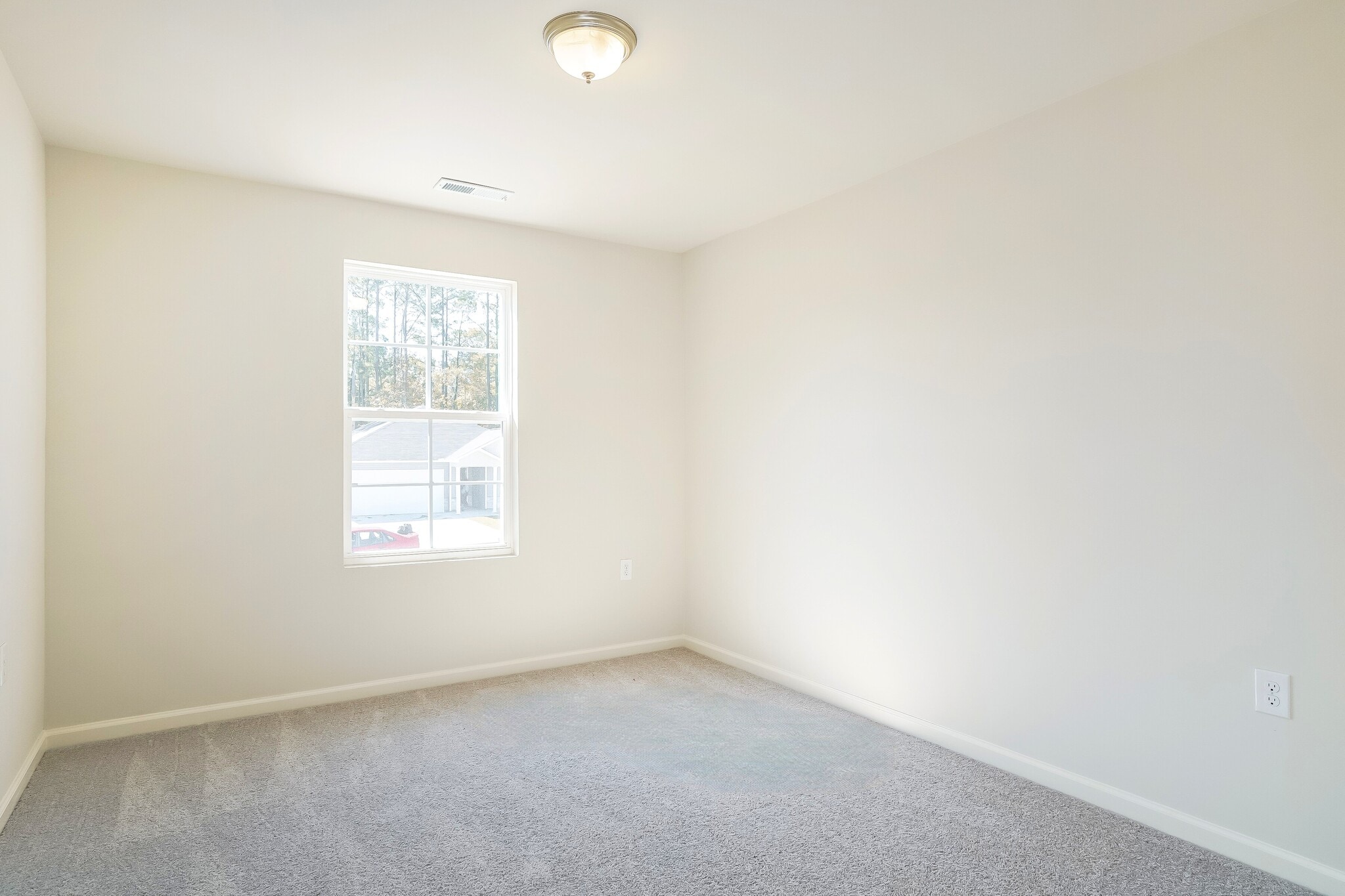 Building Photo - 684 Savanac St SE