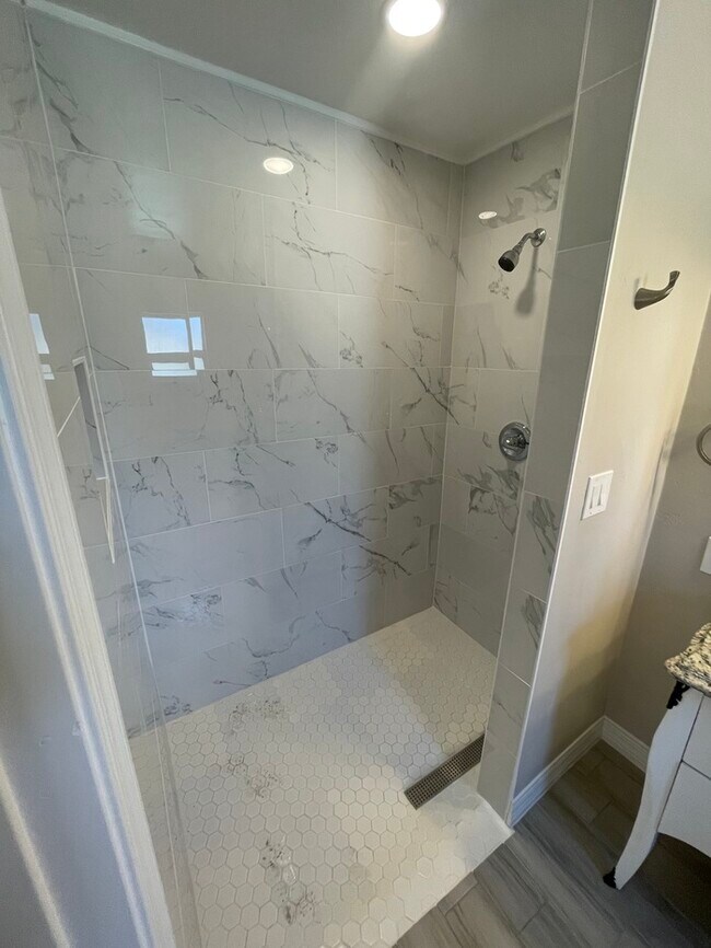 Building Photo - Fully Remodeled Tempe