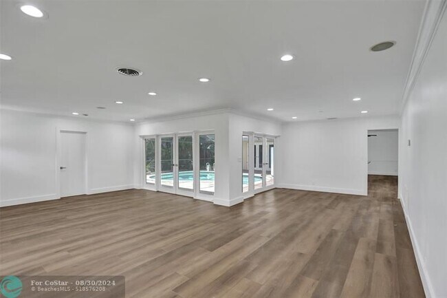 Building Photo - 161 SW 75th Ave