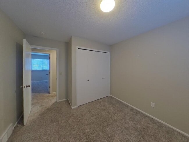 Building Photo - 13101 Thomas Ave