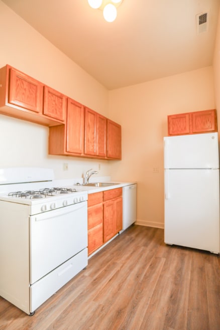 Building Photo - 747 Damen