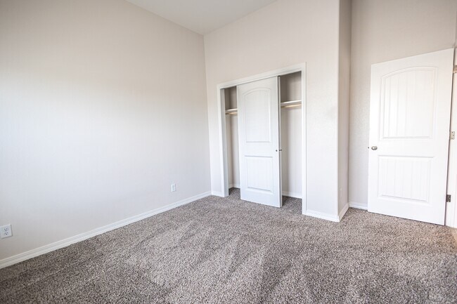 Building Photo - 14852 Mike a Mendoza Ave