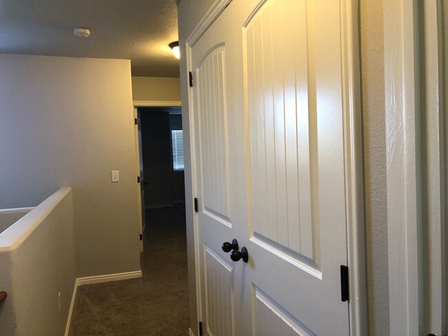 Building Photo - Quiet Neighborhood & Beautiful Home!