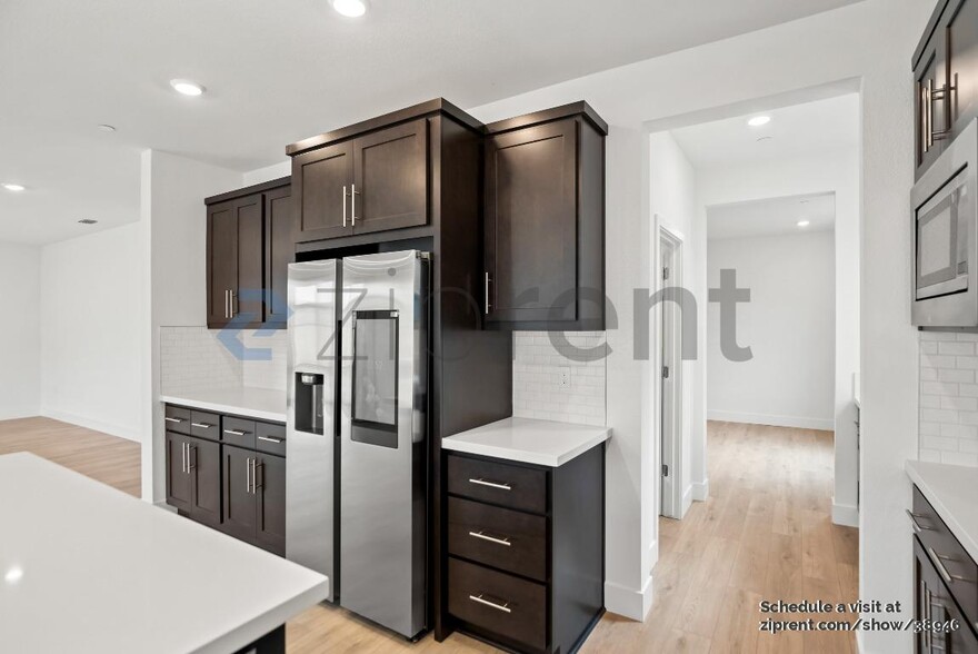 Building Photo - 7799 Lamplight Ct