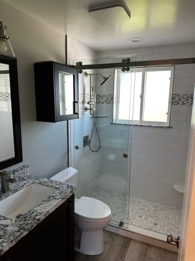 Building Photo - Beautifully Updated Two-Story Home in Sandy — Mountain Views & Big Backyard!