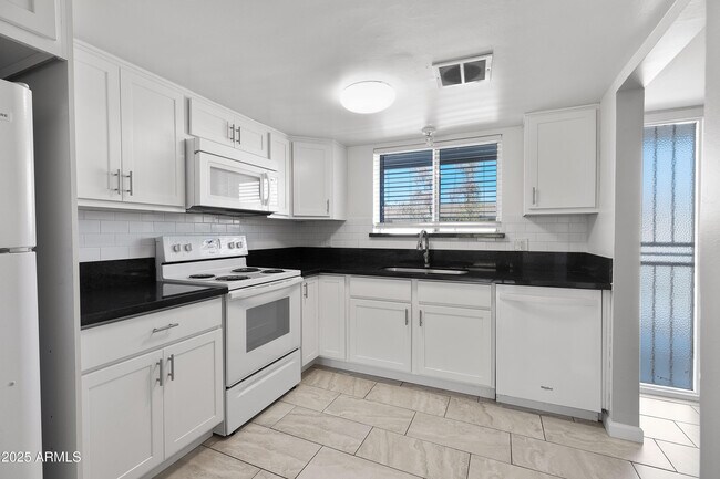 Building Photo - 4701 N 68th St