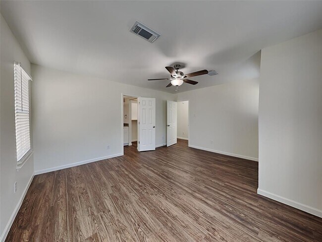 Building Photo - 11731 Rolling Stream Dr