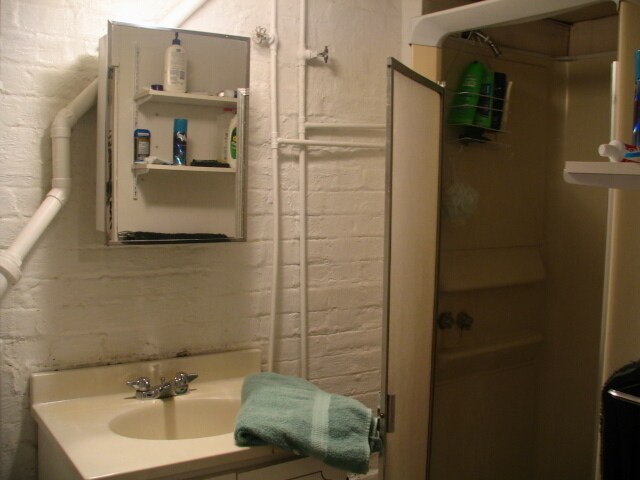 New bath shower - 5601 Wilkins Ave