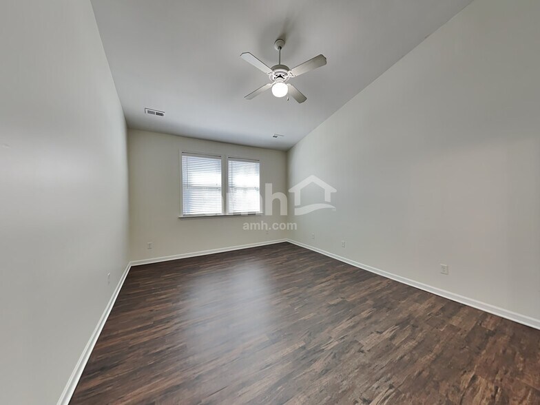 Building Photo - 1009 Skillbeck Rd