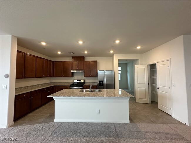 Building Photo - 5548 Hill Spire St