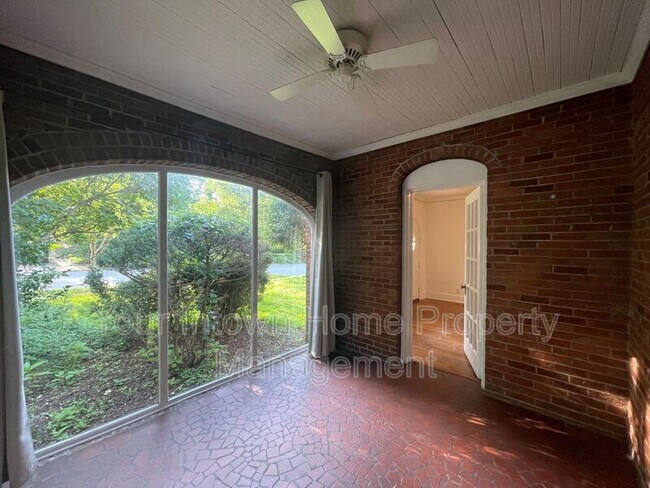 Building Photo - 506 Page Ave NE