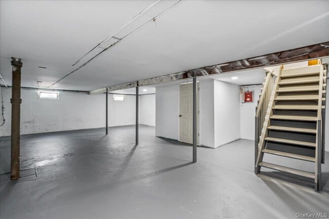 Building Photo - 19 Dakota St