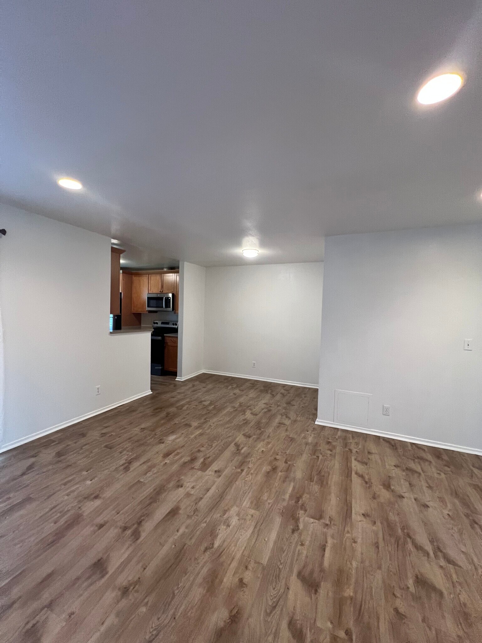 Building Photo - 1676 Maple Ave