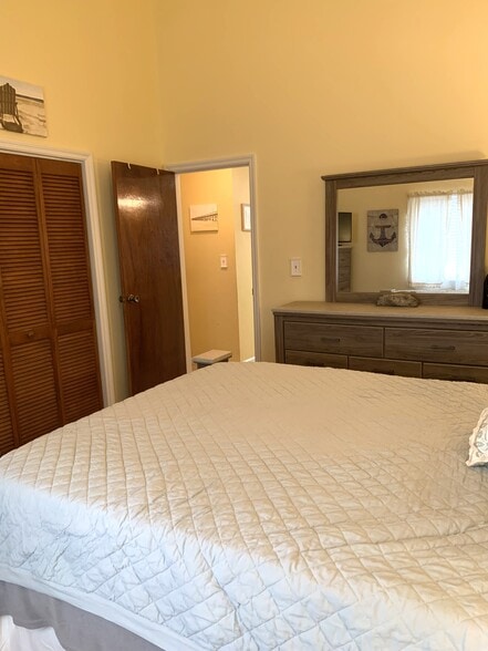 Building Photo - 3700 Golf Colony Ln