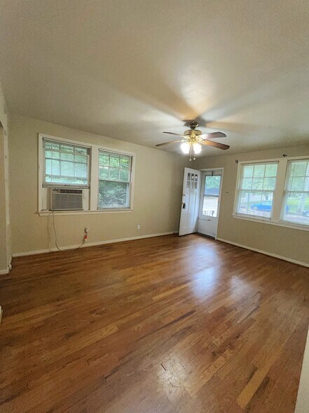 Primary Photo - 1200 Yale Ave