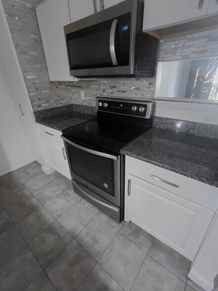 Building Photo - 14433 E Jewell Ave